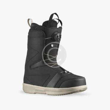 Snowboarding boots